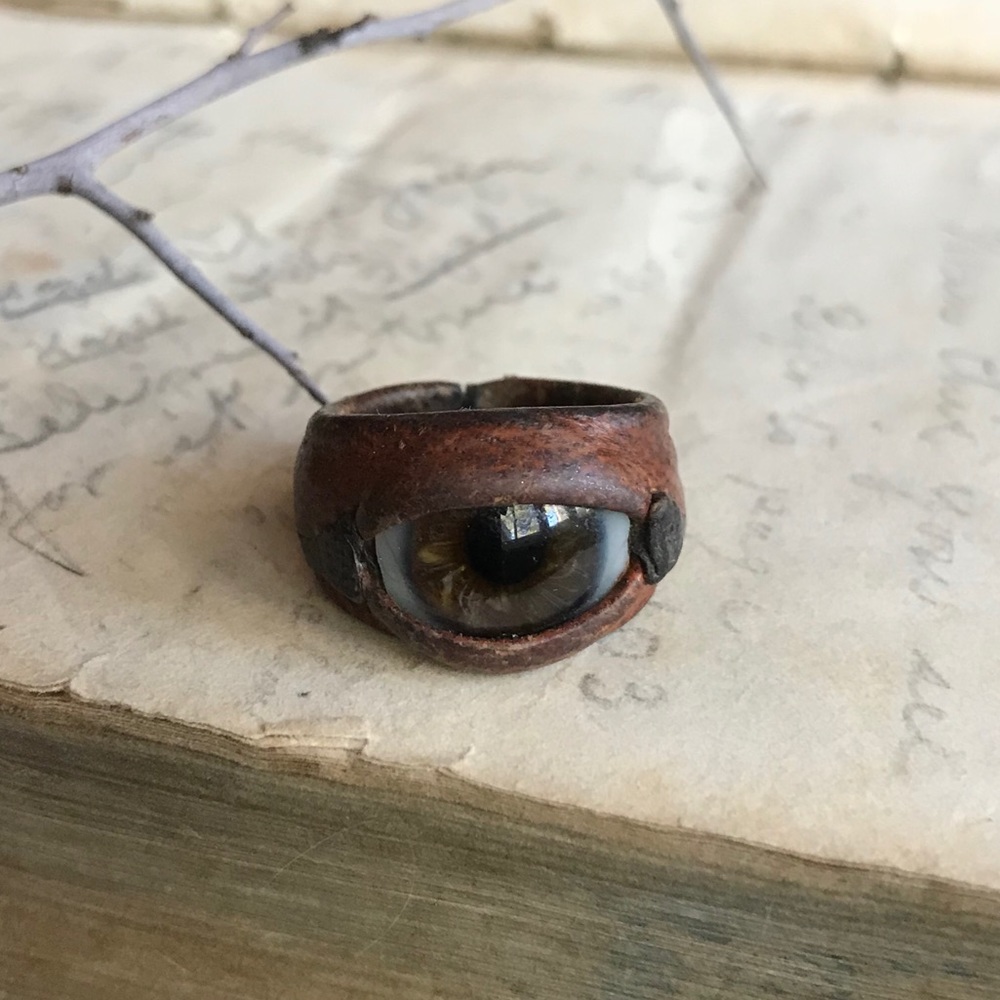 Antique Prosthetic Eye Ring. Glass Eye